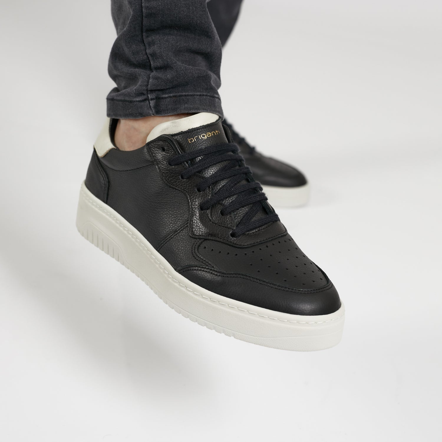 ZAPATILLA TIMMY NEGRA