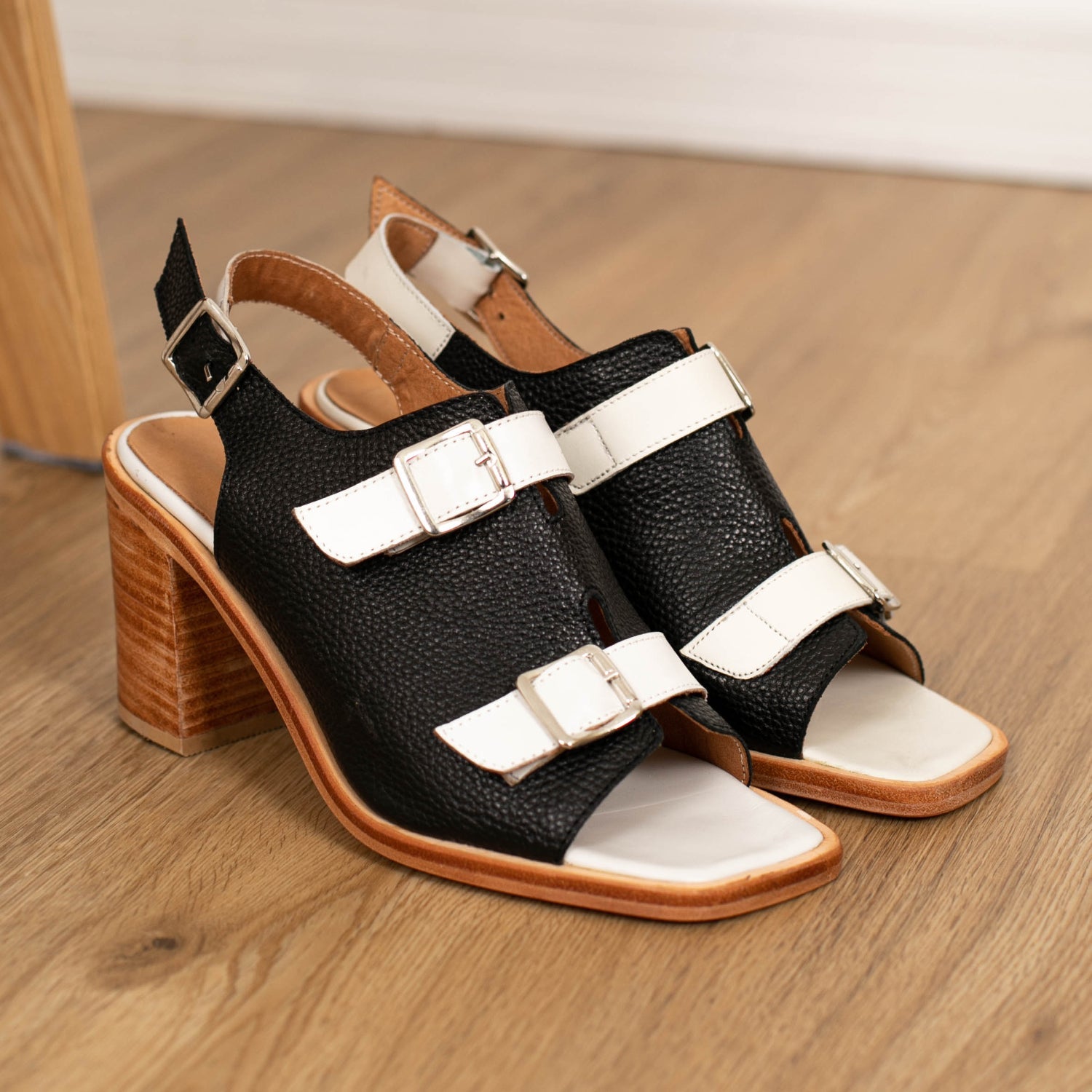 SANDALIA BARNEL NEGRA