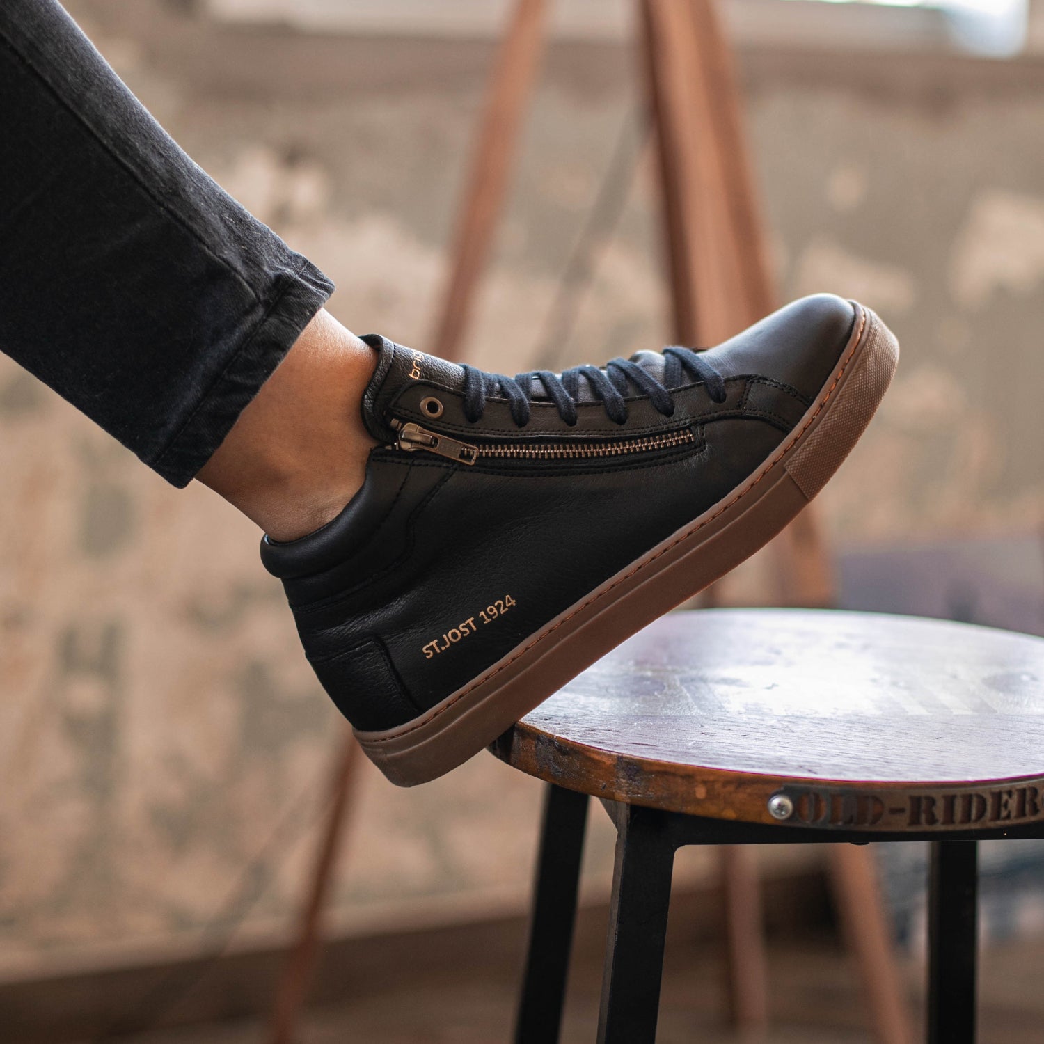 ZAPATILLA MOLAND NEGRA